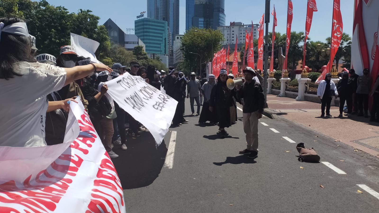 GMNI Demo Kantor Grahadi Jawa Timur, Tuntut Penegakan Demokrasi dan Tolak Politik Dinasti